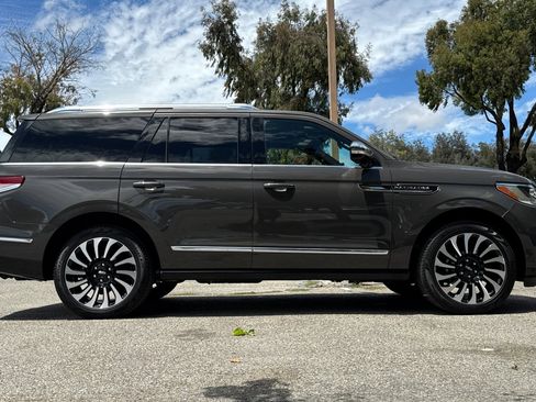 Used 2024 Lincoln Navigator Black Label image 3