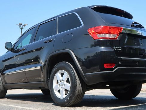 Used 2012 Jeep Grand Cherokee Laredo w/ Laredo E Group AWD/4WD image 12