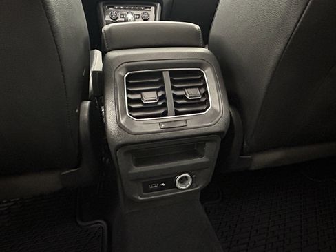 Used 2018 Volkswagen Tiguan SEL image 35