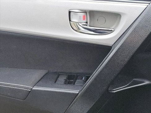 Used 2018 Toyota Corolla LE FWD image 7
