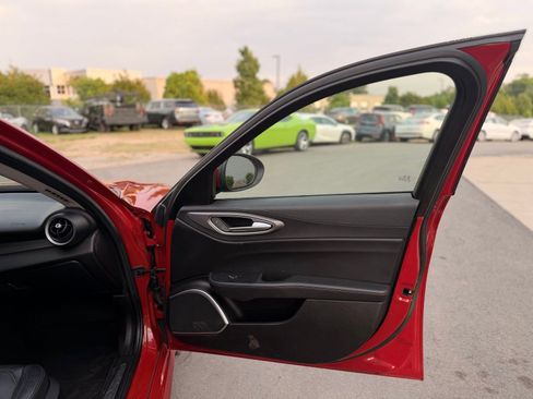 Used 2017 Alfa Romeo Giulia w/ Sport Appearance Package RWD image 17