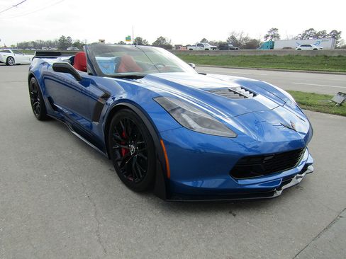 Used 2015 Chevrolet Corvette Z06 w/ 3LZ Preferred Equipment Group image 3