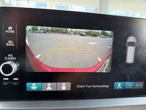 Used 2024 Honda Pilot Touring image 23