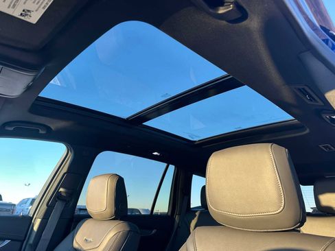 Used 2025 Cadillac XT6 Luxury image 25