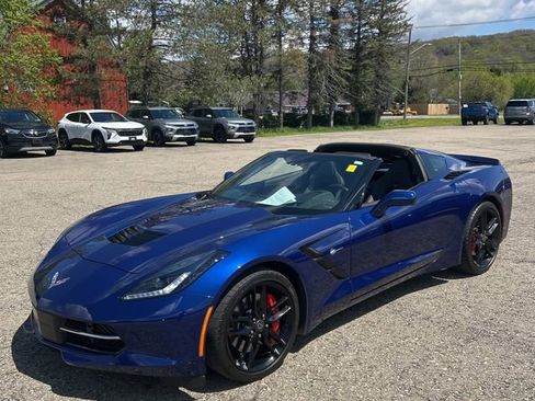 Used 2018 Chevrolet Corvette Stingray Coupe RWD image 1