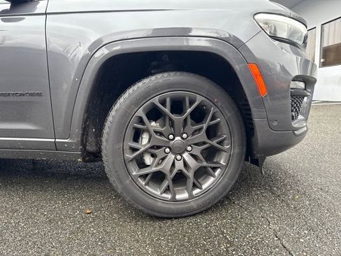 New 2025 Jeep Grand Cherokee Summit w/ Obsidian Package image 11