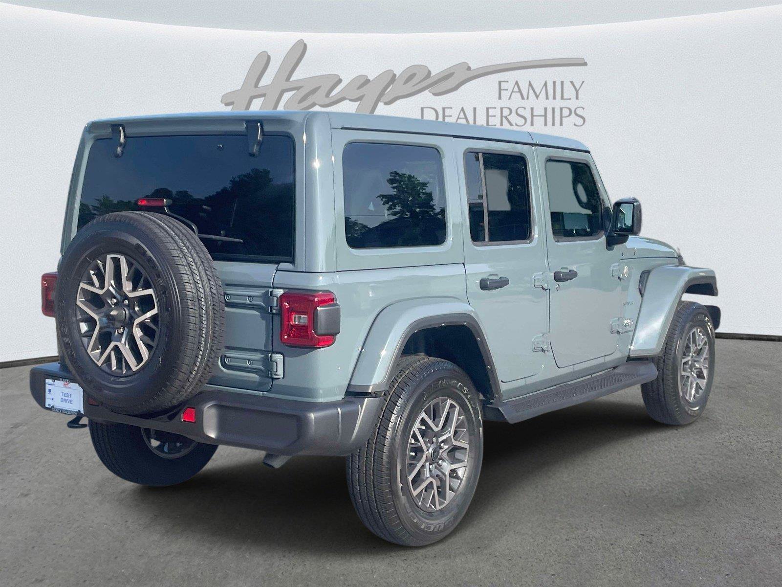 Used 2024 Jeep Wrangler Unlimited Sahara AWD/4WD image 3