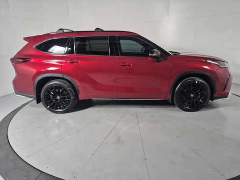 New 2026 Toyota Highlander XSE image 6