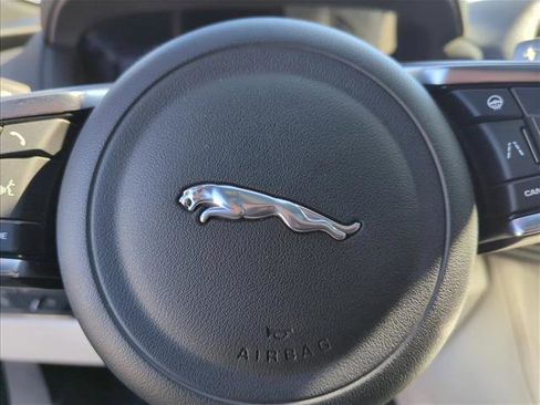 Used 2019 Jaguar F-PACE SVR image 25