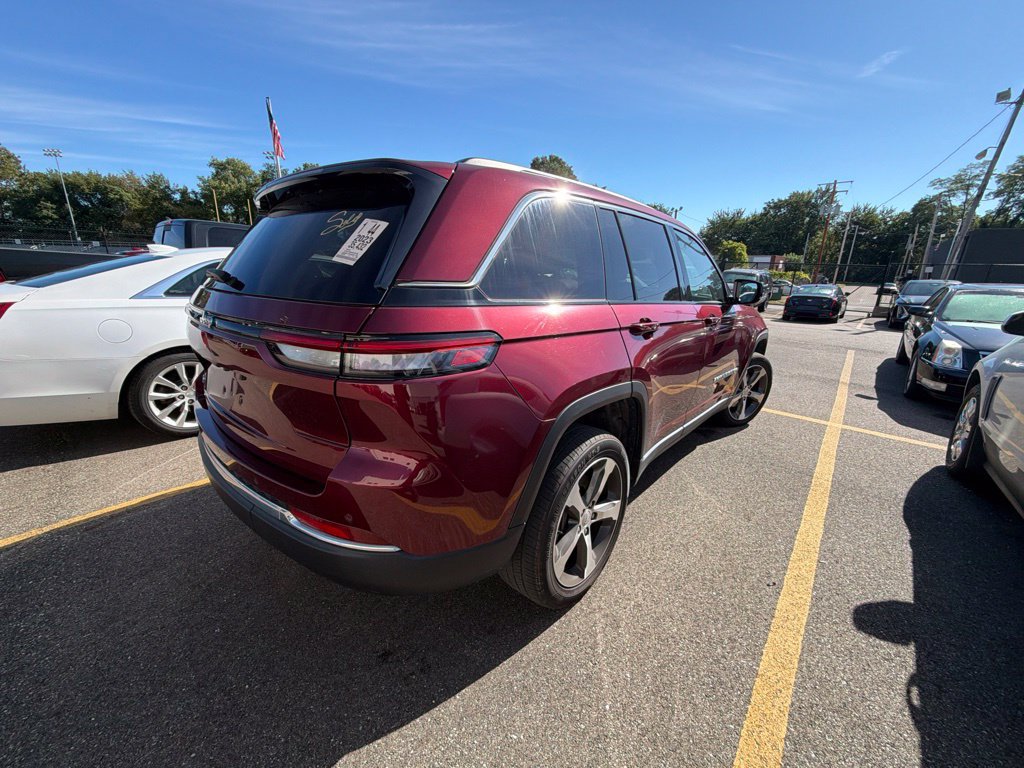 Used 2023 Jeep Grand Cherokee 4WD 4xe image 6