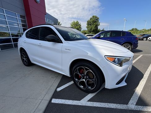Used 2022 Alfa Romeo Stelvio Veloce AWD/4WD image 10