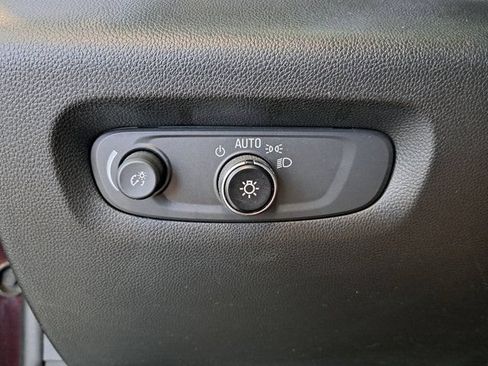 Used 2022 Chevrolet Traverse LT FWD image 13