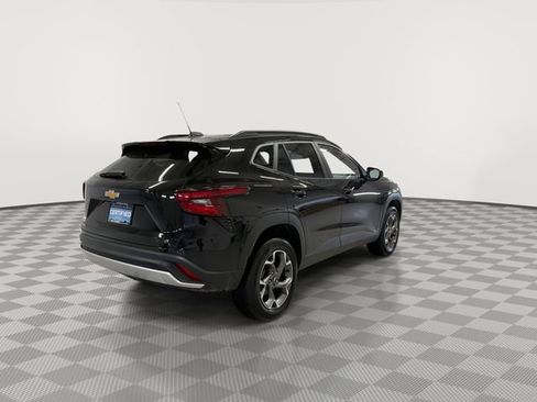 Certified 2025 Chevrolet Trax LT w/ LT Convenience Package image 10