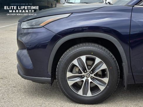 Used 2023 Toyota Highlander XLE AWD/4WD image 6