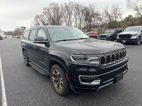 Used 2024 Jeep Wagoneer L Series III w/ Flexible Seating Group image 9