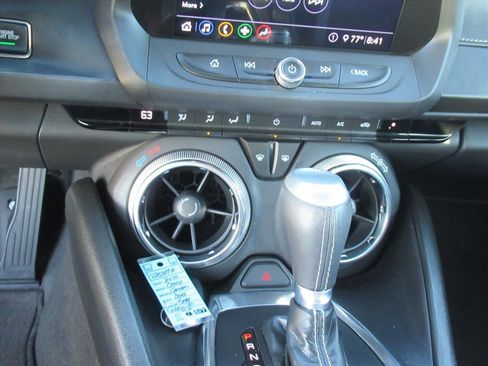 Used 2020 Chevrolet Camaro LT w/ Technology Package image 21