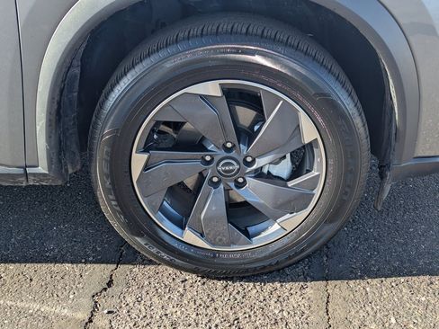 Certified 2025 Nissan Rogue SV image 10