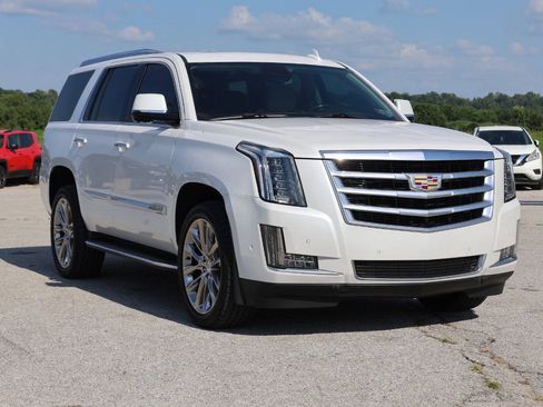 Used 2020 Cadillac Escalade Luxury AWD/4WD image 4