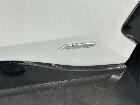 Used 2025 Toyota RAV4 XSE AWD/4WD image 9