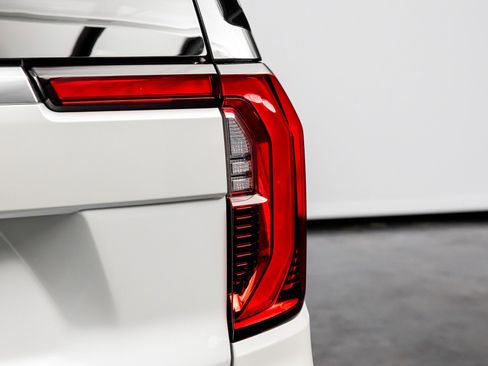 Used 2025 GMC Yukon Denali w/ Denali Reserve Package image 21