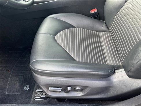 Used 2022 Toyota Camry SE image 10