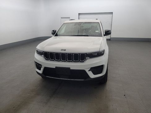 Used 2023 Jeep Grand Cherokee Laredo AWD/4WD image 15