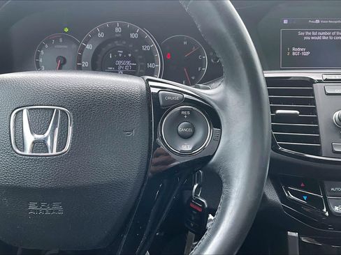 Used 2017 Honda Accord Sport image 25