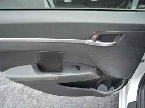 Used 2019 Hyundai Elantra SE w/ Cargo Package image 10