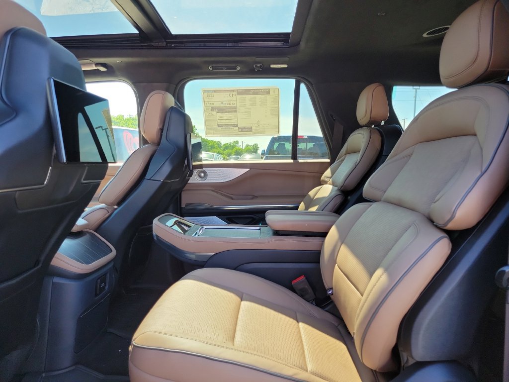 New 2026 Lincoln Navigator L Black Label AWD/4WD image 14