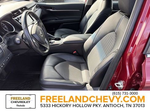 Used 2018 Toyota Camry SE image 23