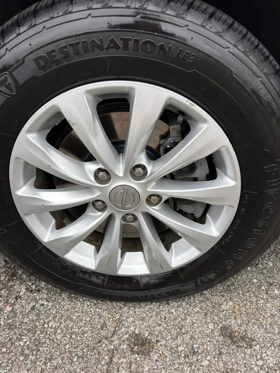 Used 2018 Chrysler Pacifica Touring-L FWD image 22