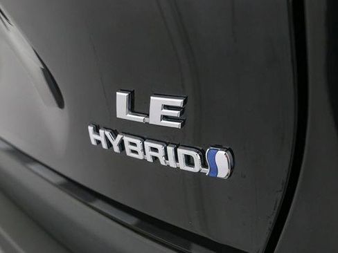 Used 2022 Toyota RAV4 LE image 12