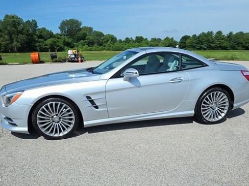 Used 2016 Mercedes-Benz SL 550 image 4