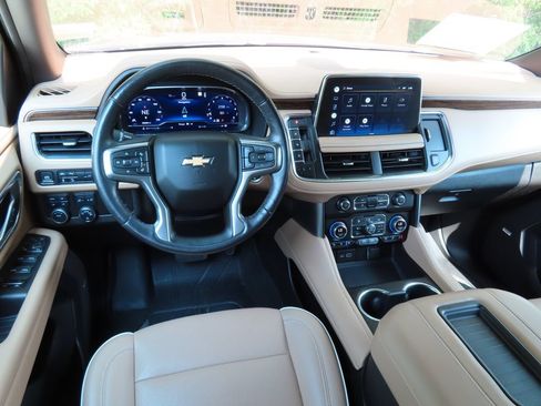 Used 2022 Chevrolet Tahoe Premier AWD/4WD image 4