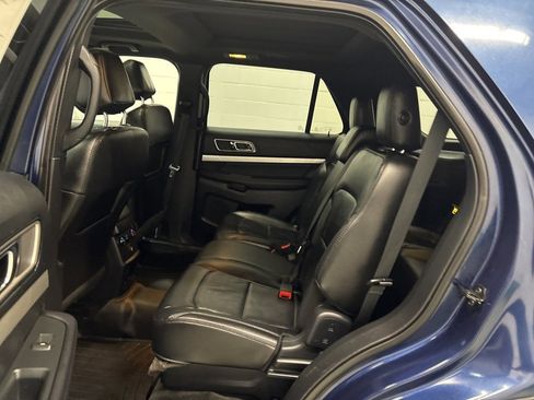 Used 2017 Ford Explorer XLT w/ Equipment Group 202A image 11