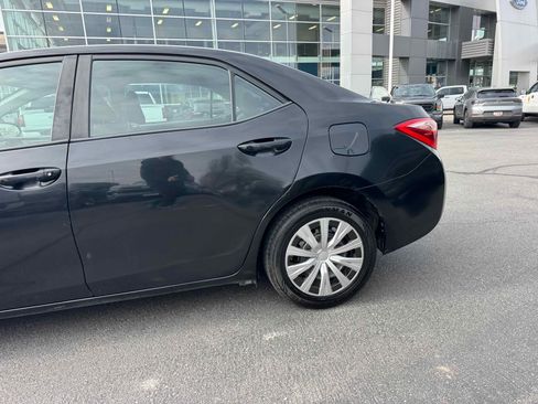 Used 2018 Toyota Corolla LE image 4