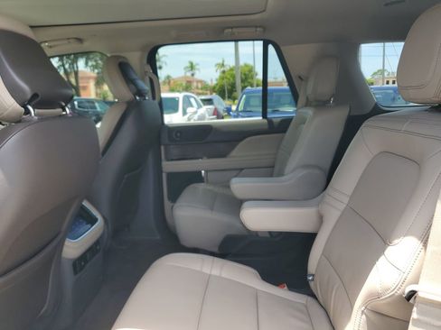 Used 2024 Lincoln Navigator Premiere AWD/4WD image 14