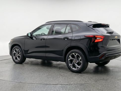 Used 2025 Chevrolet Trax LT FWD image 6