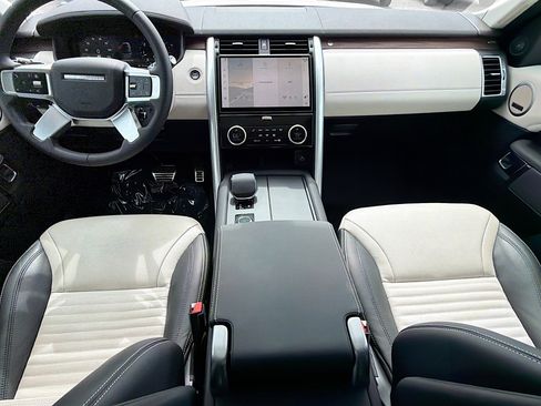 Certified 2025 Land Rover Discovery Dynamic SE AWD/4WD image 15