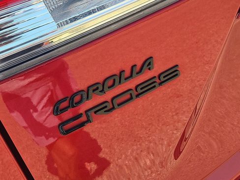 Used 2024 Toyota Corolla Cross AWD Hybrid image 11