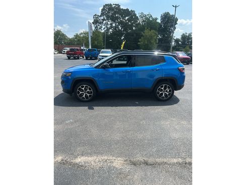 Used 2025 Jeep Compass Limited w/ Sun & Sound Group AWD/4WD image 2