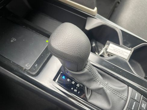 Used 2025 Toyota Camry LE image 39