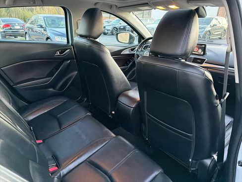 Used 2018 MAZDA MAZDA3 Touring image 15
