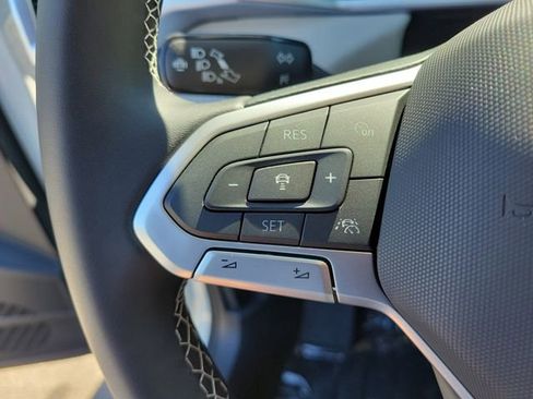 New 2026 Volkswagen Taos SE FWD image 21