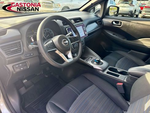 Used 2023 Nissan Leaf S image 11