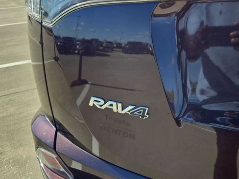 Used 2018 Toyota RAV4 Adventure image 12