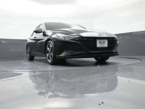 Certified 2023 Hyundai Elantra SEL w/ Convenience Package FWD image 28