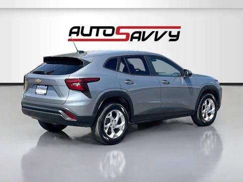 Used 2025 Chevrolet Trax LS w/ LS Convenience Package FWD image 7