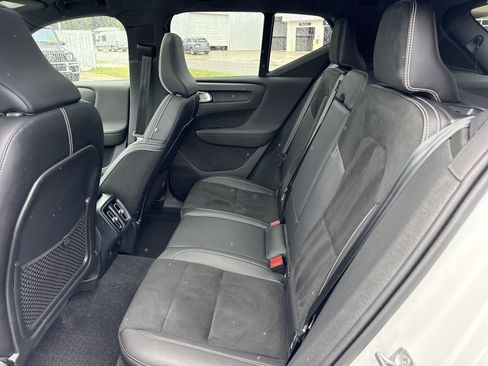Used 2022 Volvo XC40 T5 R-Design w/ Advanced Package AWD/4WD image 10