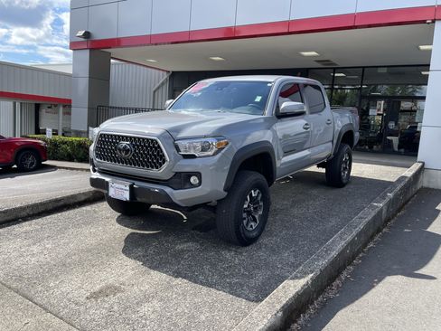 Certified 2018 Toyota Tacoma TRD Off-Road w/ Technology Package AWD/4WD image 3